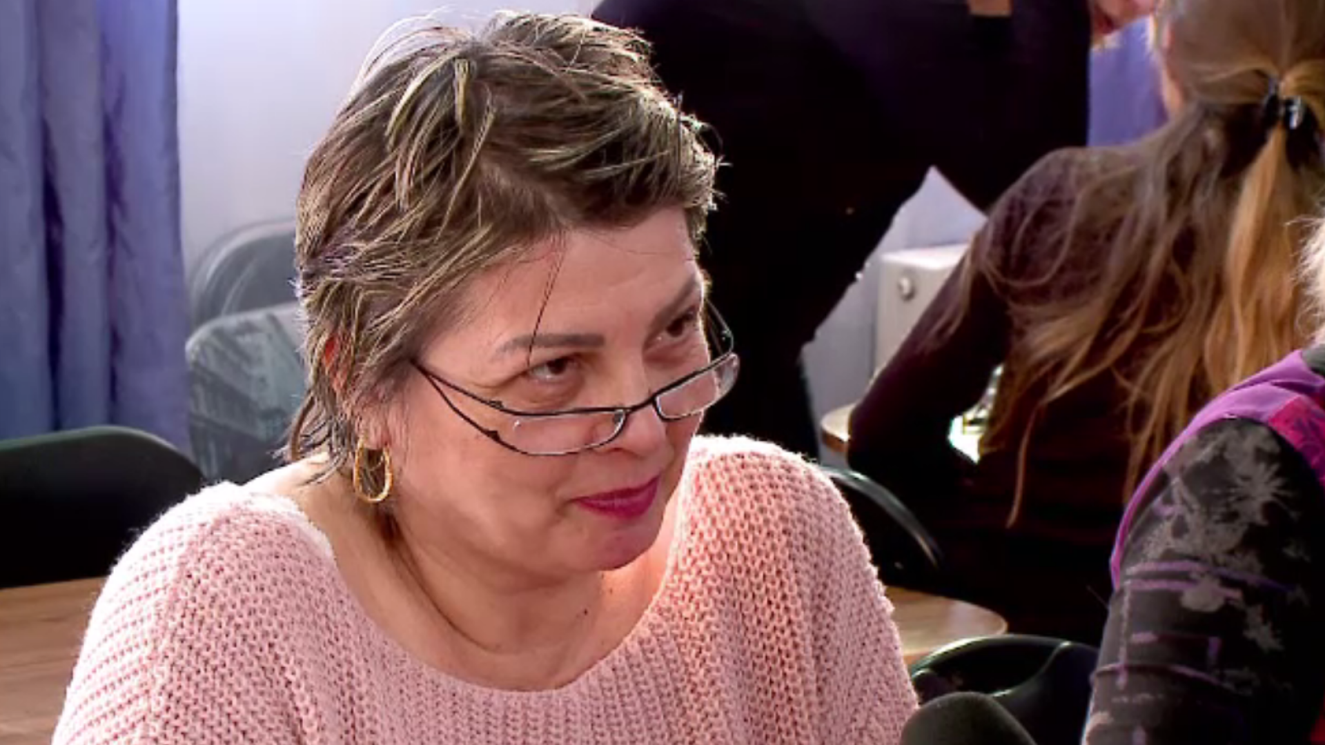 Nevoie disperată de meseriaşi. O pensionară s-a apucat de cursuri de cosmeticiană