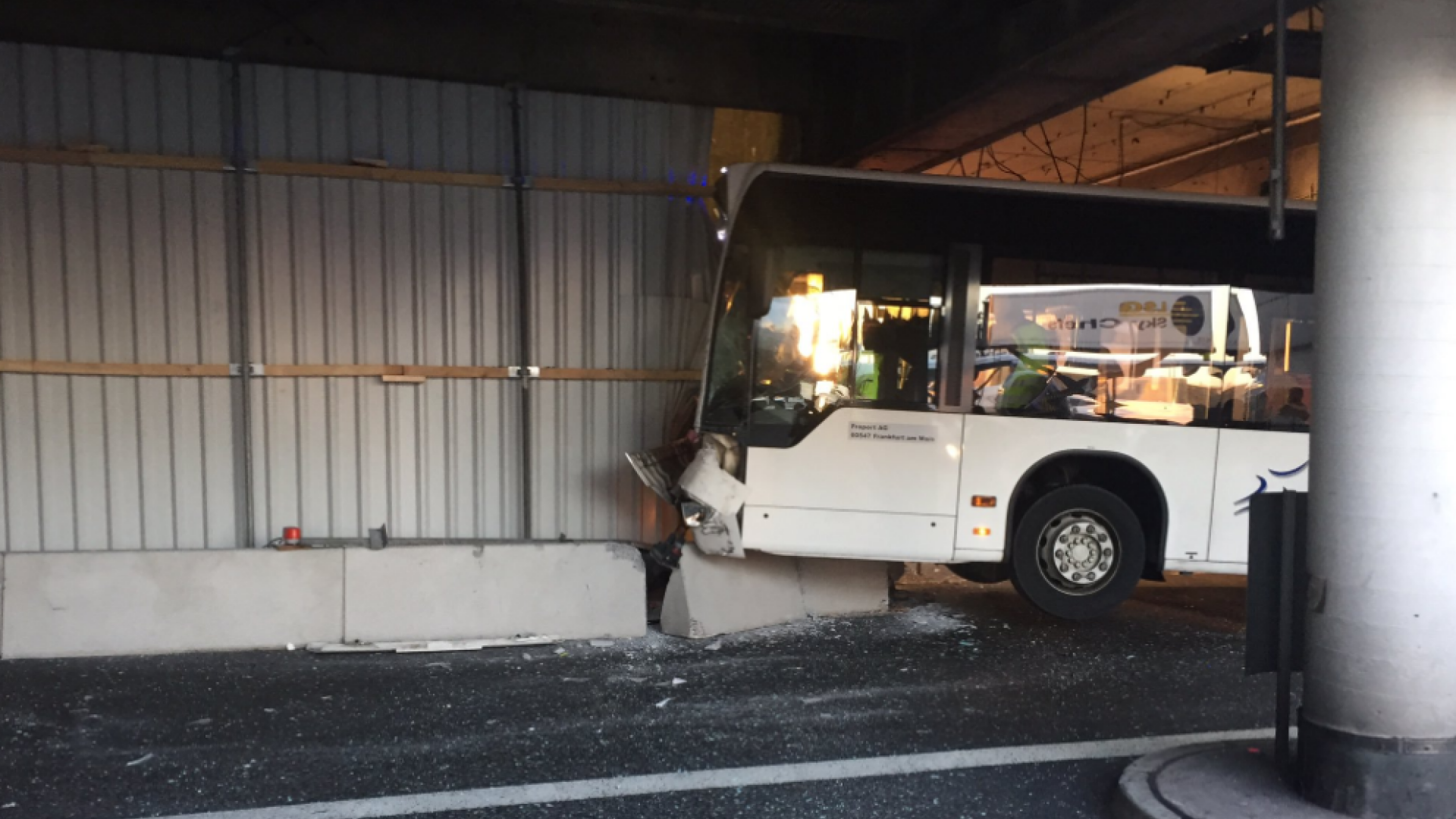 Pasageri răniţi pe aeroportul din Frankfurt în urma unui accident