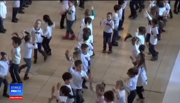 Flashmob pentru un băiețel care s-a îmbolnăvit grav după înțepătura unei insecte