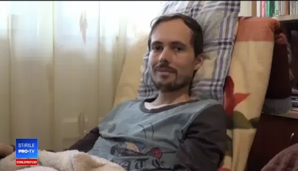 Viața lui Adrian depinde de un medicament care costă 75.000 de euro