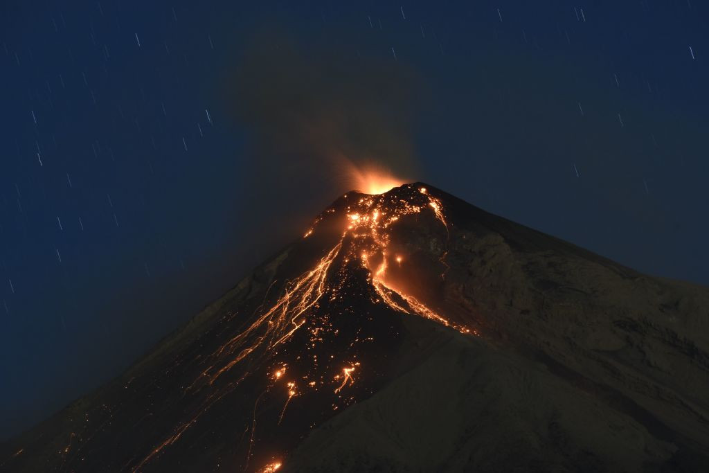 Vulcanul Fuego a început să erupă, în apropierea capitalei Guatemalei