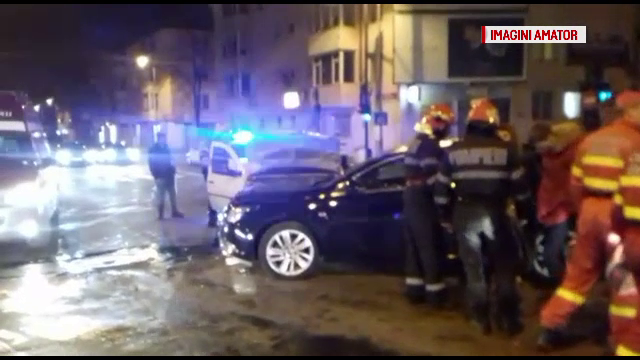 Patru persoane au ajuns la spital, în urma unui accident într-o intersecție din Pitești