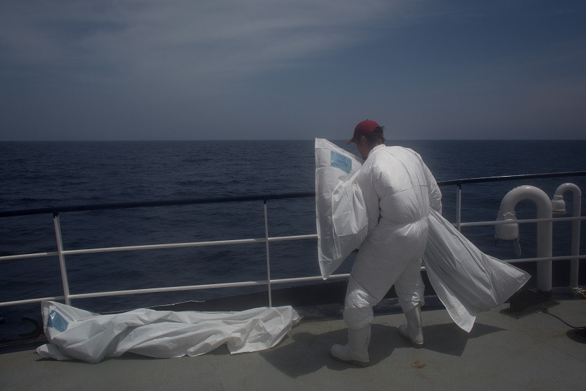 90 de migranţi s-ar fi înecat în Mediterană, după ce ambarcaţiunea lor s-a scufundat