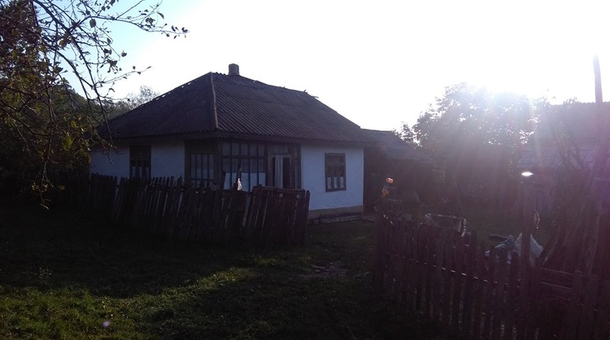 Un hoţ s-a instalat într-o casă din Vrancea şi a vândut lucrurile pe băutură