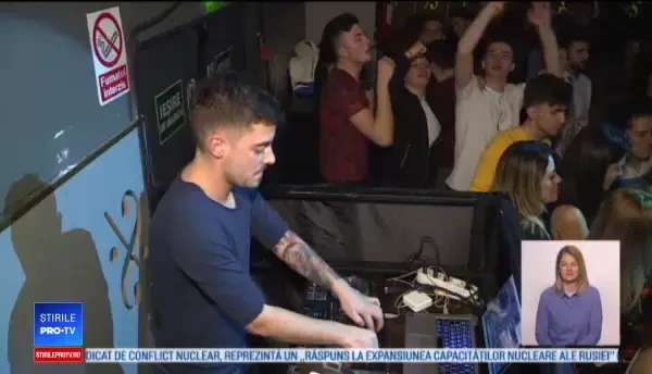 Sătui de examene, studenții au luat o pauză pentru distracție. E un loc foarte bun de a te descărca