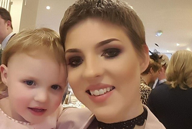 Leonardo DiCaprio și Kate Winslet i-au salvat viața unei mame care mai avea 6 luni de trăit