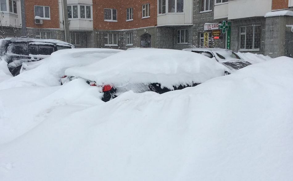 Furtună de zăpadă record în Moscova. Cel puţin un mort şi cinci răniţi. VIDEO