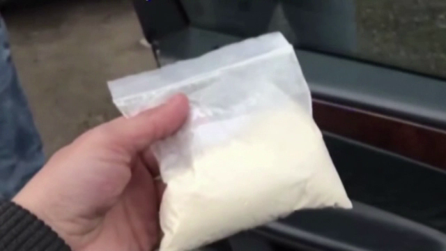 Prinşi în flagrant în timp ce vindeau substanţe interzise. Şase persoane, reţinute