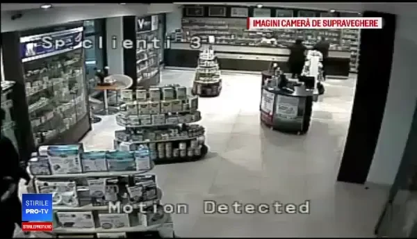 Tineri căutaţi de poliţie în Piteşti, după ce au furat lapte praf