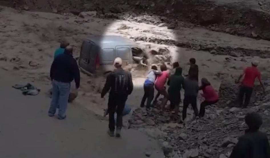 Inundații grave în nordul Argentinei. O femeie a fost salvată în ultimul moment