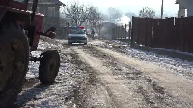 Un tată din Vaslui şi-a bătut cu sălbăticie copiii, apoi a dat foc casei. Unde era mama