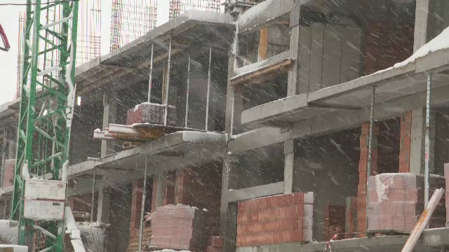 Capcana în care pică cei care își cumpără apartamente în blocuri noi. Garsonieră de 27 de mp, sub pământ