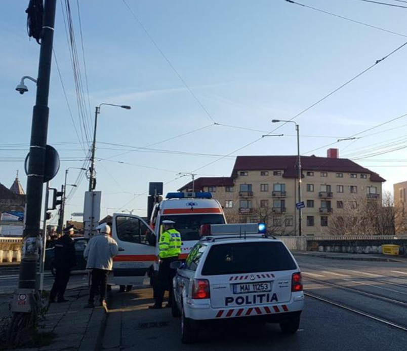 Scene șocante petrecute în Timișoara: Un bărbat a fost călcat de un autobuz