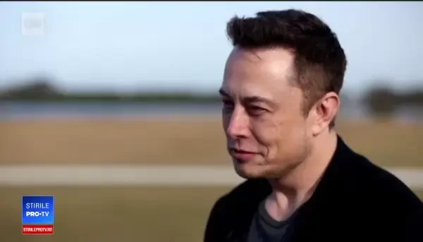 SpaceX trimite în spațiu o rachetă care va avea la bord o maşină electrică Tesla