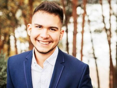 La 17 ani a rămas orfan și riscă să rămână fără casă din cauza creditului părinților