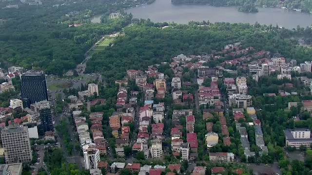 Capcana în care pică cei care își cumpără apartamente în blocuri noi. Garsonieră de 27 de mp, sub pământ