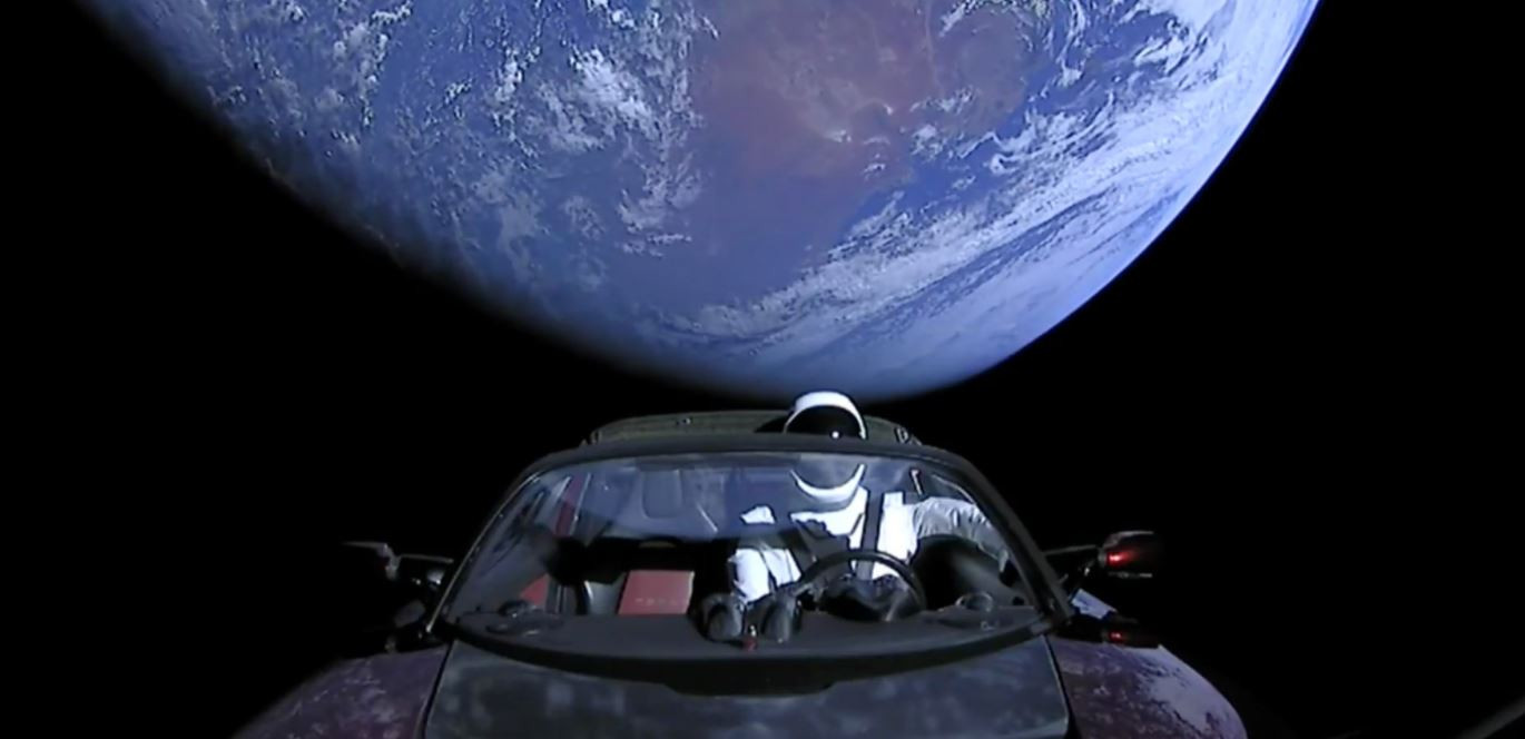 De ce și-a trimis Elon Musk mașina Tesla în spațiu: ”Poate să fie descoperită de extratereștri”