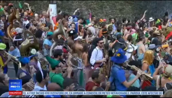 Ultimele pregătiri pentru carnavalul de la Rio. Costumele extravagante create de designeri