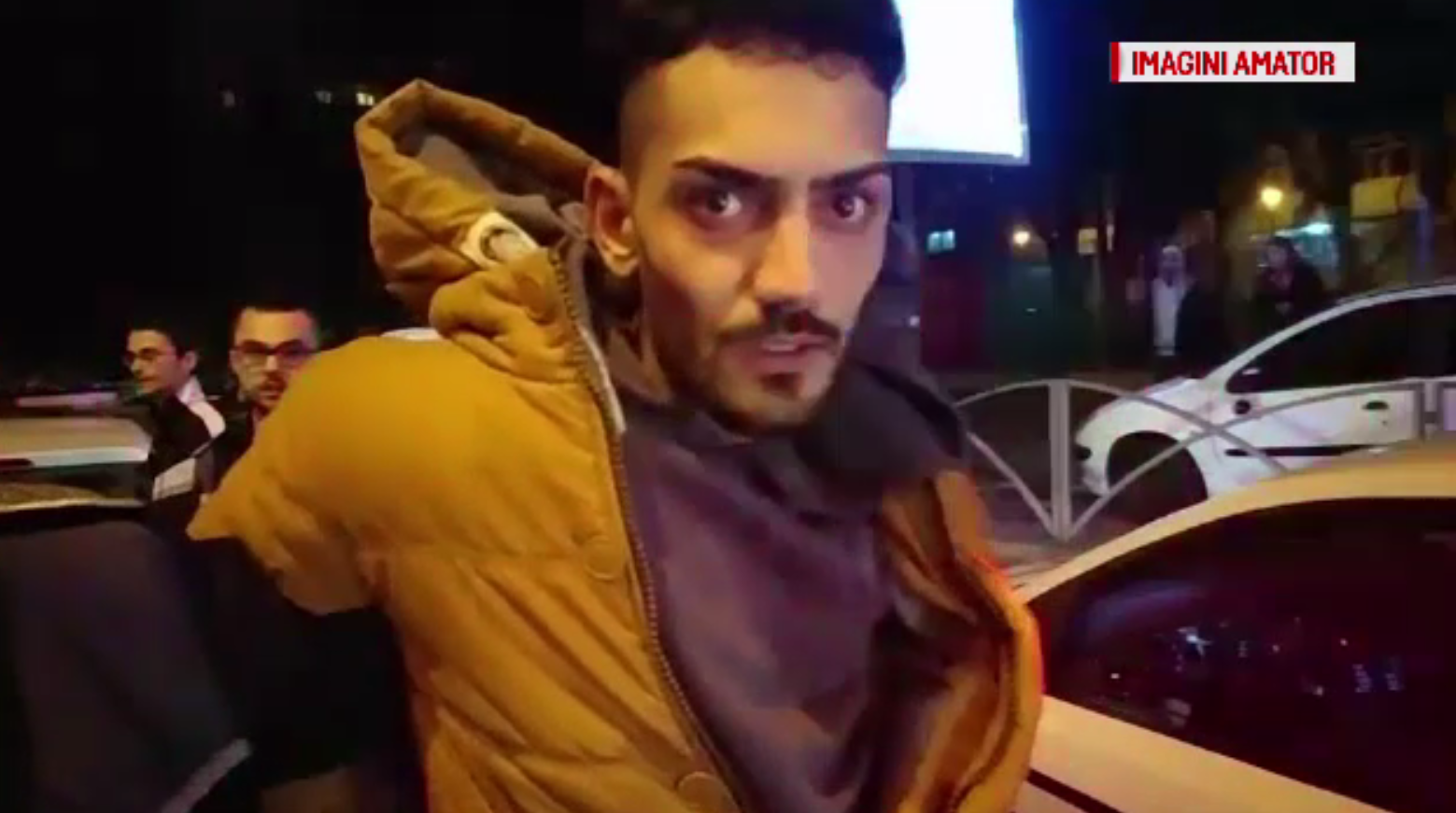 Metoda prin care doi hoți i-au sustras telefonul unui călător din tramvai. ”E prima mea faptă, şefu”