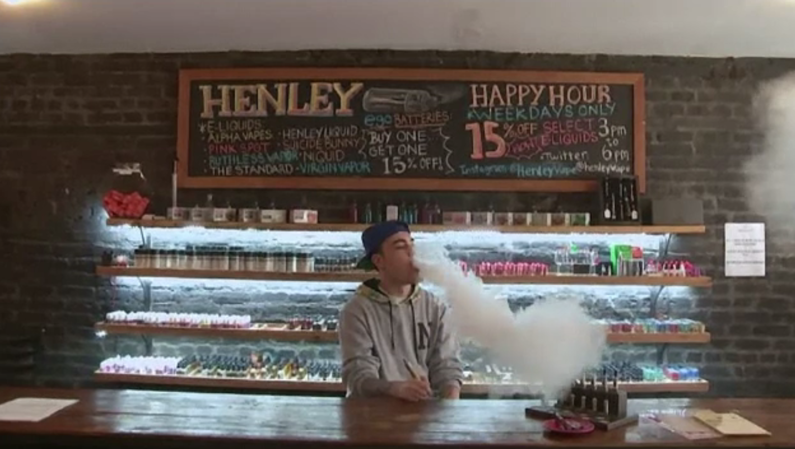 Studiu: Țigările electronice cresc riscul infecțiilor pulmonare