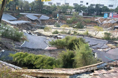 Opt morţi şi trei dispăruţi, după prăbuşirea unei porţiuni dintr-o magistrală rutieră din China