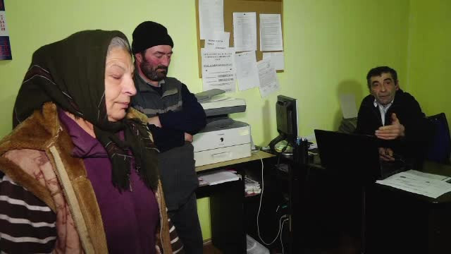 Reacţiile angajaţilor part-time puşi să aducă bani de acasă. "Dau din alocaţia copiilor"