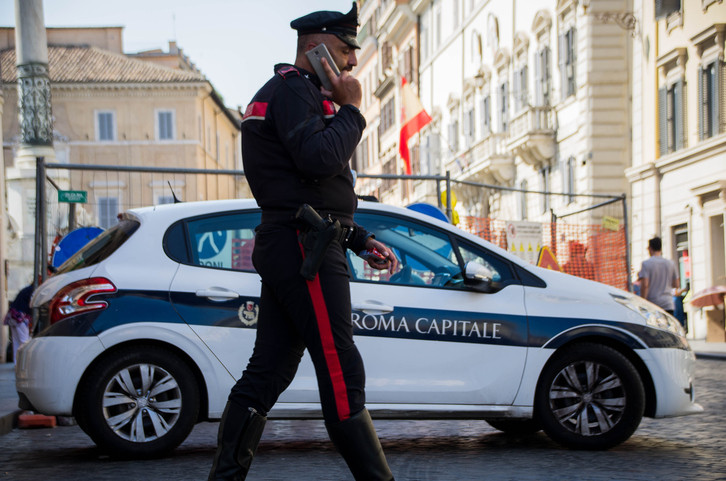 4 români prinşi când jefuiau un muzeu din Italia. Voiau să vândă exponatele la fier vechi