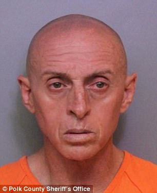 Bucătar condamnat la închisoare după ce a turnat sodă caustică într-un sos