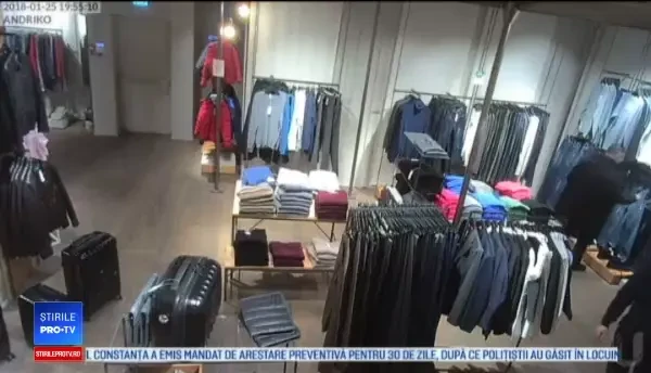 Patru bărbați, suspectați că au furat sute de articole vestimentare din mall-urile din Capitală