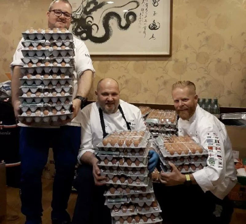 Au făcut comanda traducând cu Google Translate și au primit 15.000 de ouă în loc de 1.500