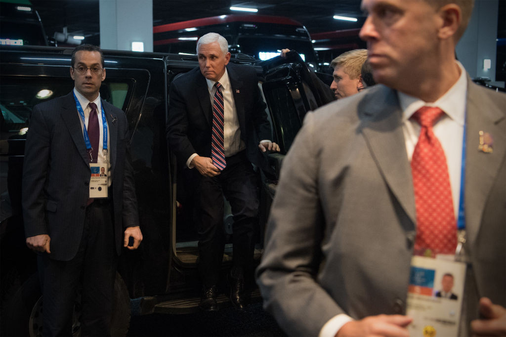 JO din Pyeongchang. Mike Pence a refuzat să stea la aceeași masă cu șeful Parlamentului nord-coreean