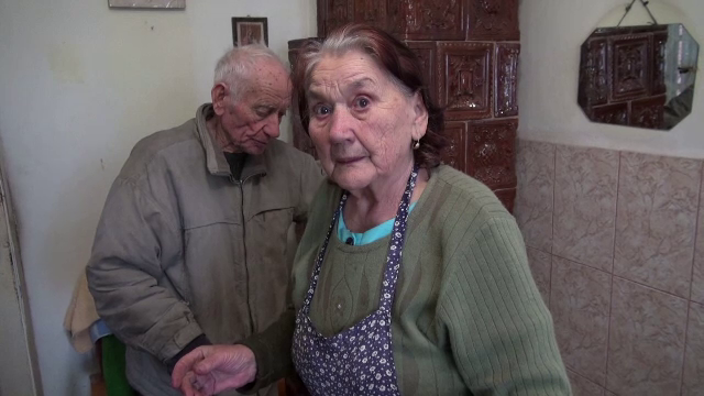 Un bărbat le-a furat 1000 de lei din casă unor bătrâni din Bacău