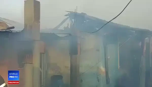 Zece locuințe din Medgidia distruse într-un incendiu