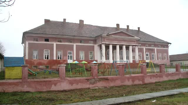 Bijuteriile arhitecturale ale României, lăsate în paragină. Ruinele ar putea fi transformate în afaceri profitabile