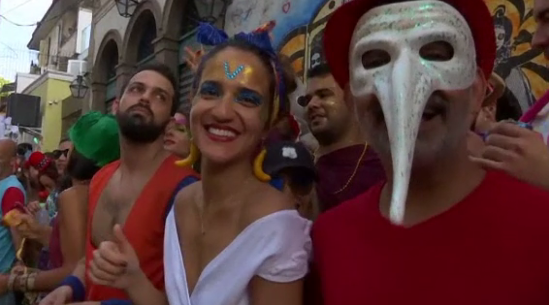 Petrecerile de stradă, colorate și zgomotoase au început la Rio de Janeiro și Sao Paulo