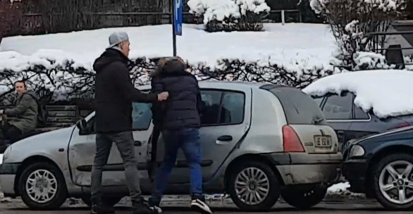 Tânăr din Botoșani reținut de polițiști, după ce a agresat în trafic un bărbat
