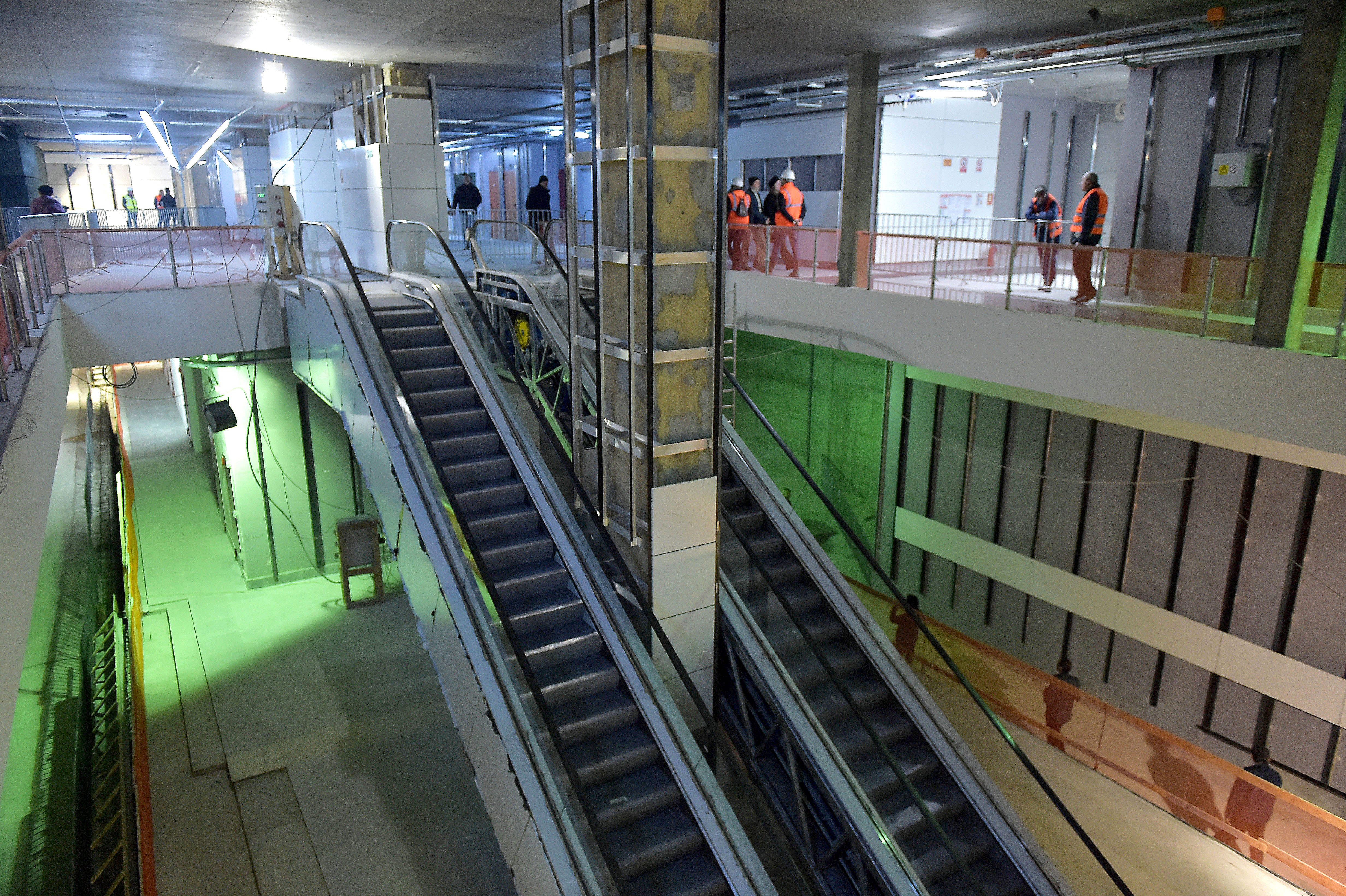 Stadiul lucrărilor la metroul spre Drumul Taberei. Două stații au zero finisaje