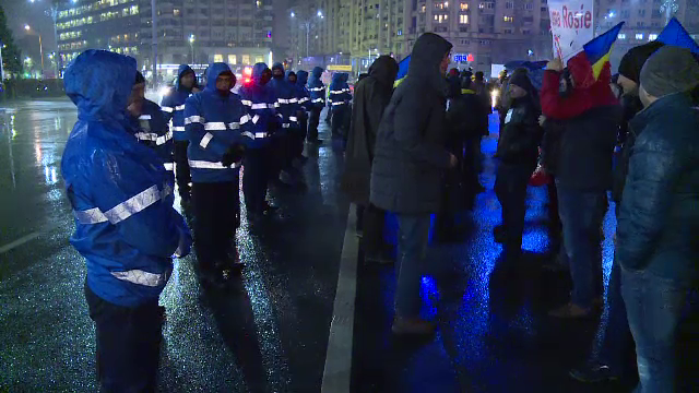 Câteva zeci de persoane au protestat, nemulțumite de efectele „Revoluției fiscale”