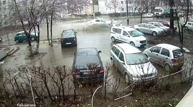 Un tânăr din Iași a scăpat ca prin minune, după ce a fost lovit de o mașină. VIDEO