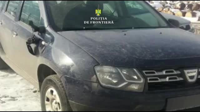 Tinerii care au bătut polițiști de frontieră și le-au incendiat mașina, arestați