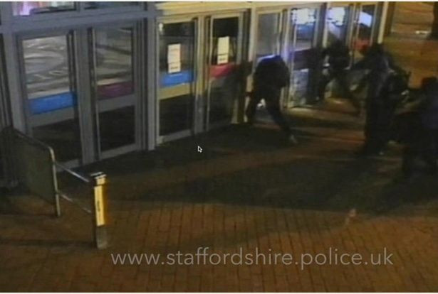 Banda de români care a furat bijuterii de 3 mil. £ în UK. Judecător: ”Au acționat cu precizie militară”