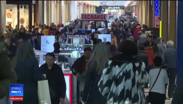 Românii și-au pierdut încrederea în economie, dar nu renunță la cumpărături. Paradoxul din statistici