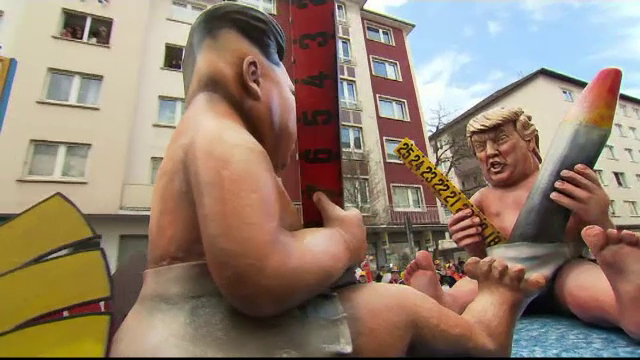 "Lunea trandafirilor" din Koln: Politicienii, înfățișați în ipostaze hilare