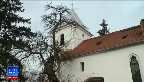 O biserică reformată din Răscruci, monument istoric, mistuită de flăcări