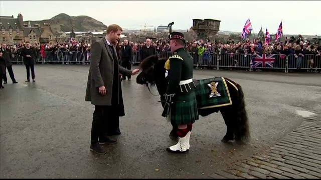 Moment amuzant la vizita prințului Harry în Edinburgh