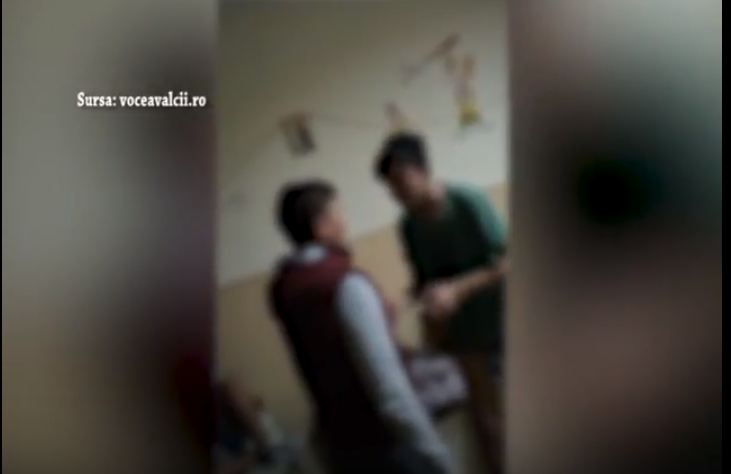 Bătaie filmată într-un centru de plasament, în Vâlcea. Poliția a declanșat o anchetă. VIDEO
