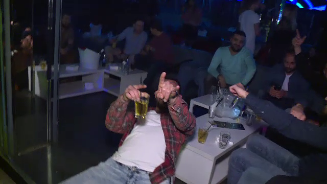 Cum s-au distrat cei pe care Ziua Îndrăgostiților i-a surprins singuri