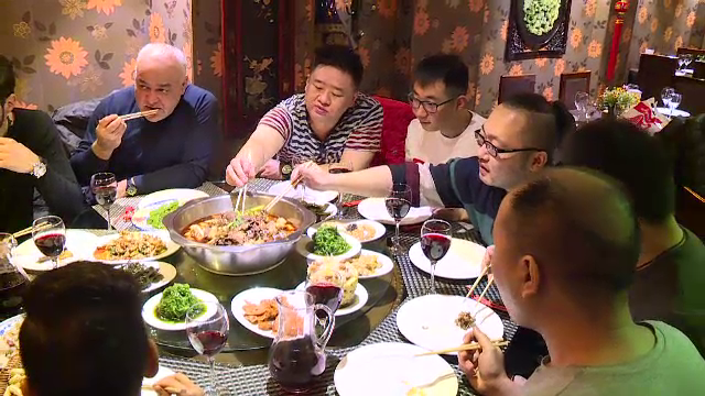 Chinezii stabiliți în România au celebrat intrarea în anul câinelui de pământ