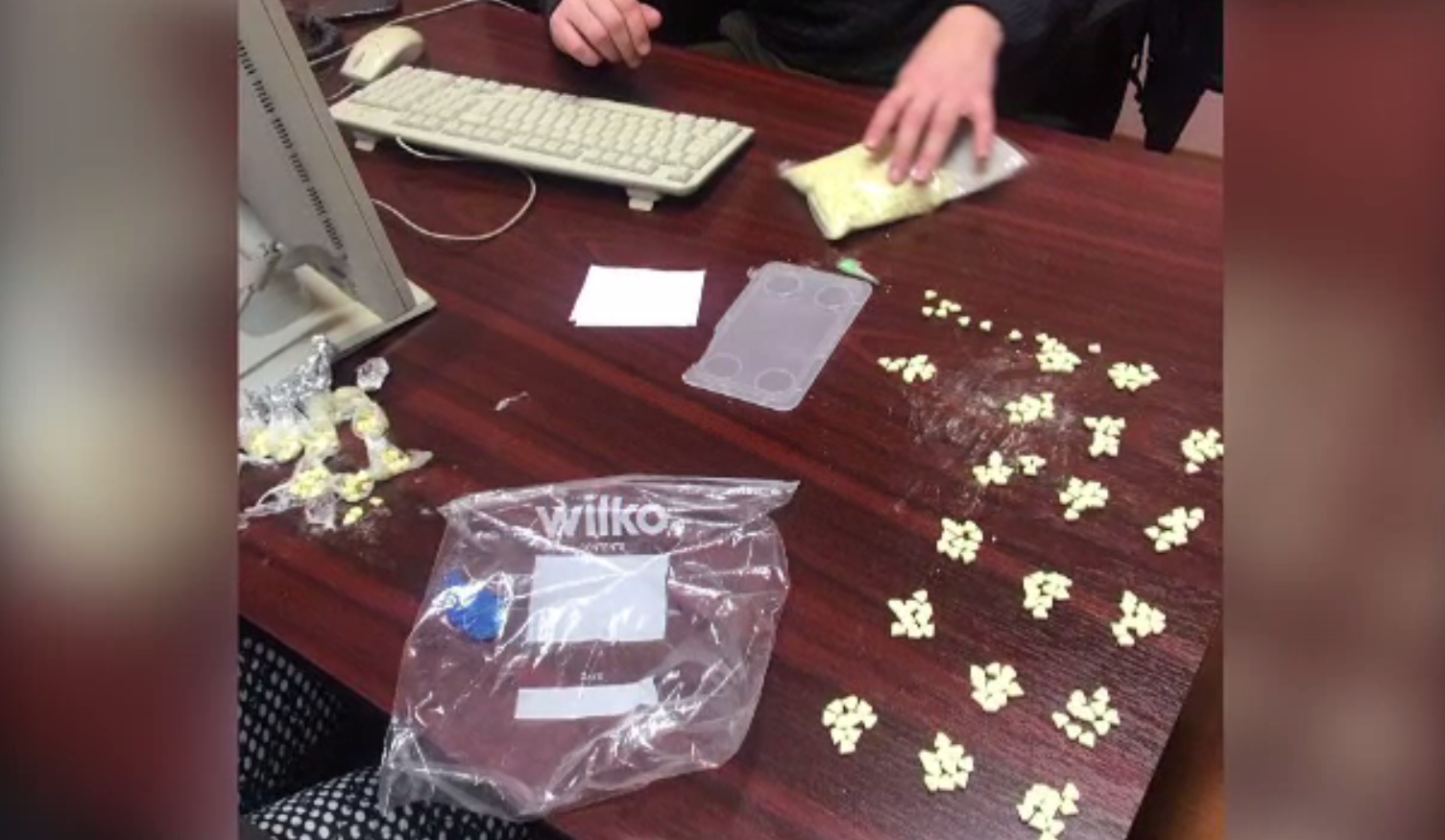 Patru tineri din Arad, arestați pentru trafic de droguri de risc