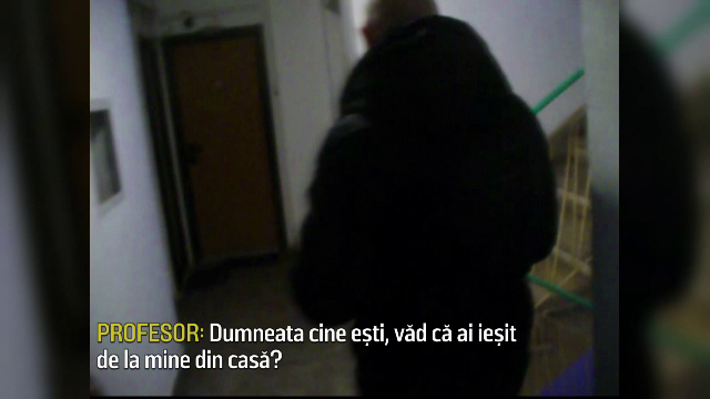 Au greşit adresa! Poliţiştii din Prahova au spart uşa unui profesor în căutarea unei femei